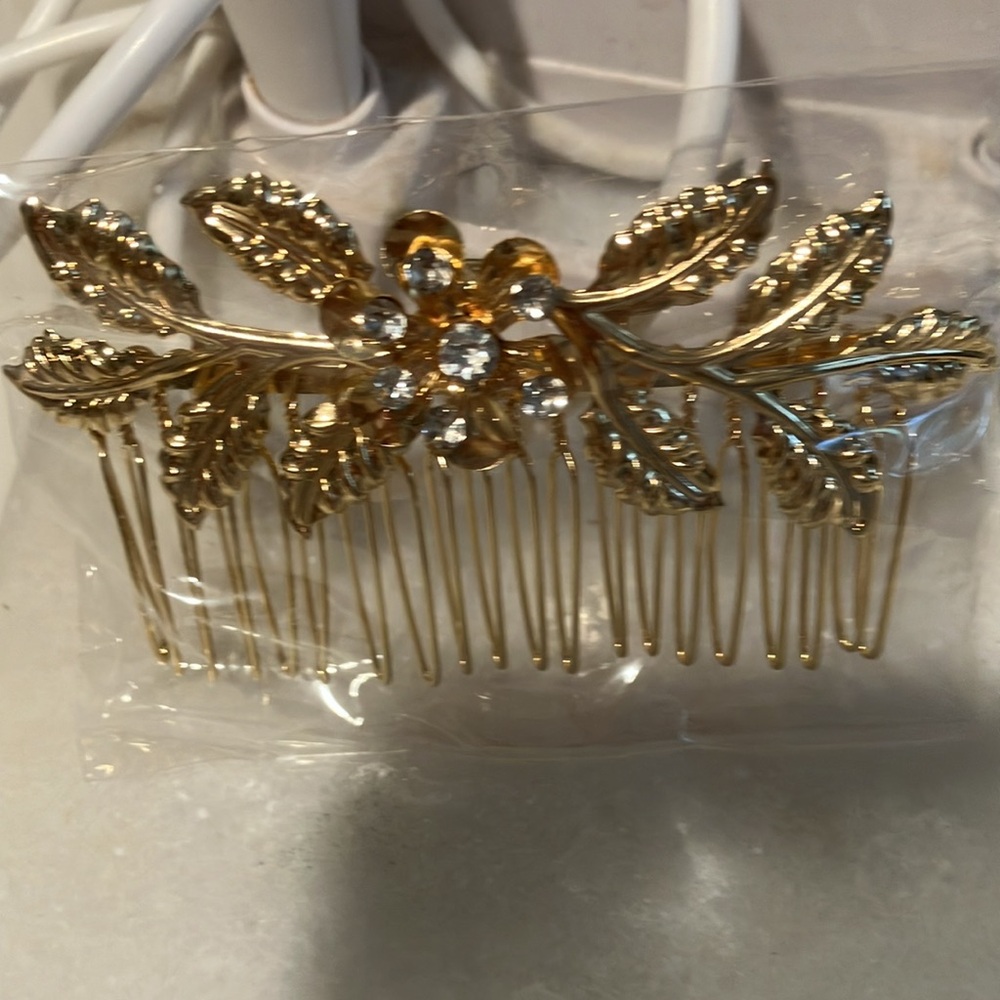 Elegant Gold Floral Hair Comb New in Package